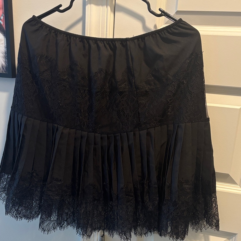 Amazon Black Mini Pleated Ruffled Skirt